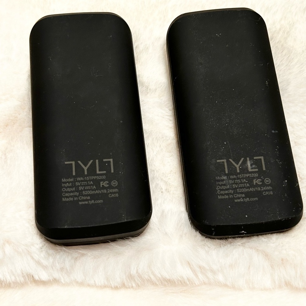 (2) COSTCO TYLT PORTABLE BATTERY BANK WITH FLASHLIGHT & TABLET CHARGER